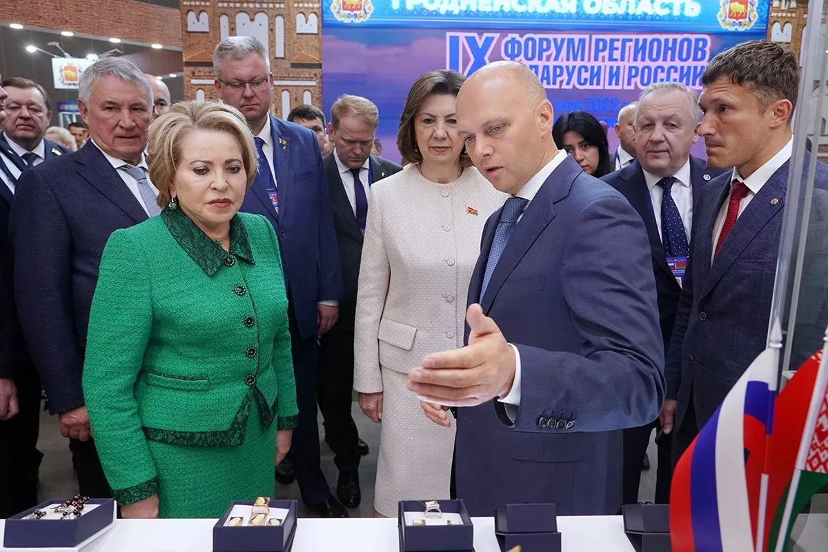 Алексей Беспрозванных представил товары калининградских предпринимателей на форуме регионов Беларуси и России