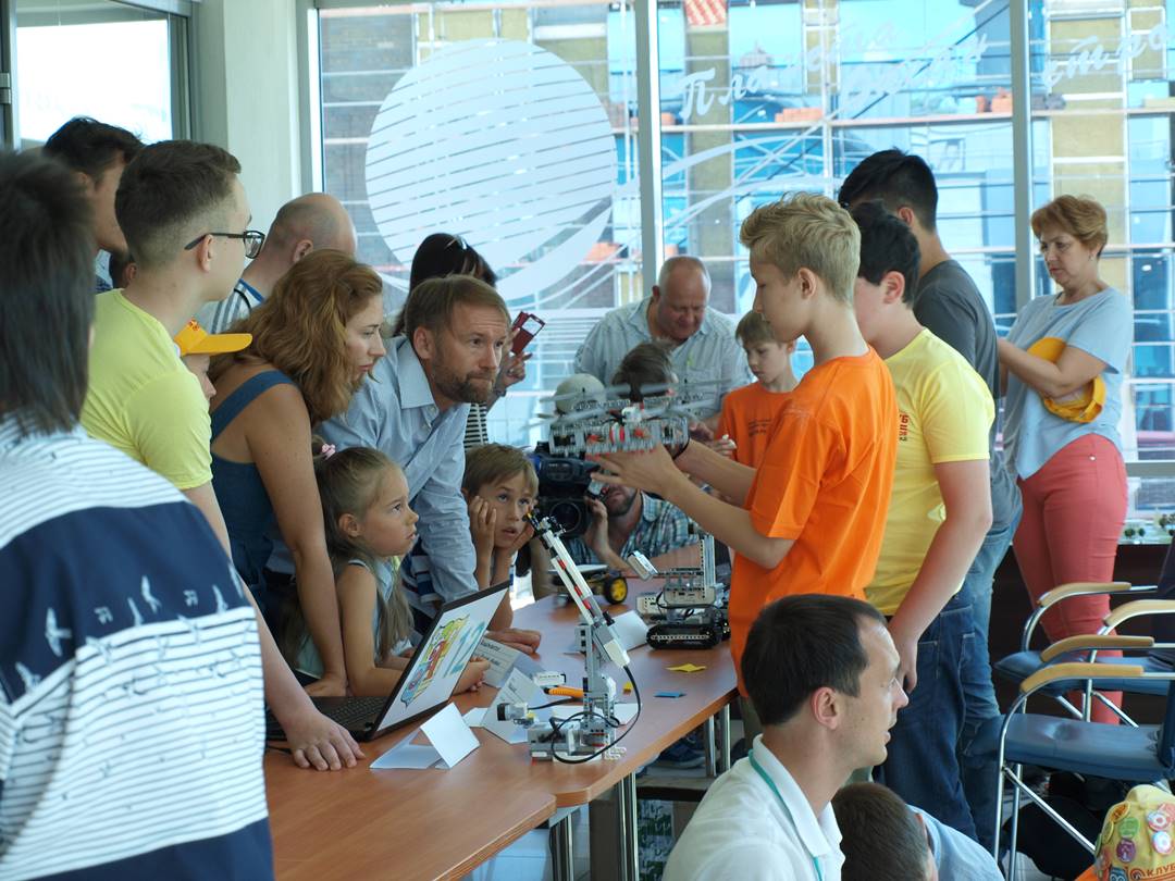 Победитель всероссийского конкурса социальных проектов открывает набор в весеннюю школу по робототехнике и программированию